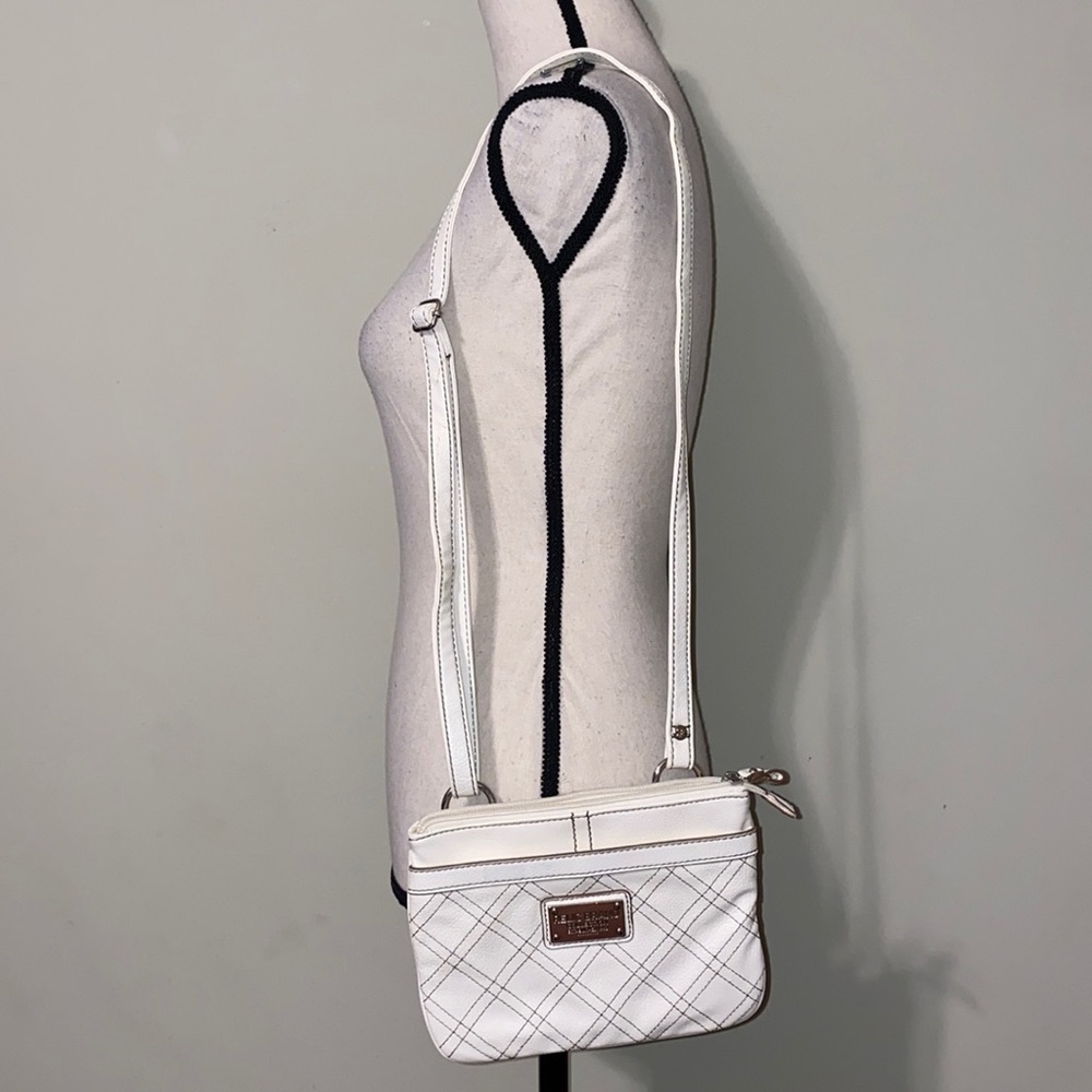 Relic Brand Collection white crossbody with front snap pocket and zipper closure